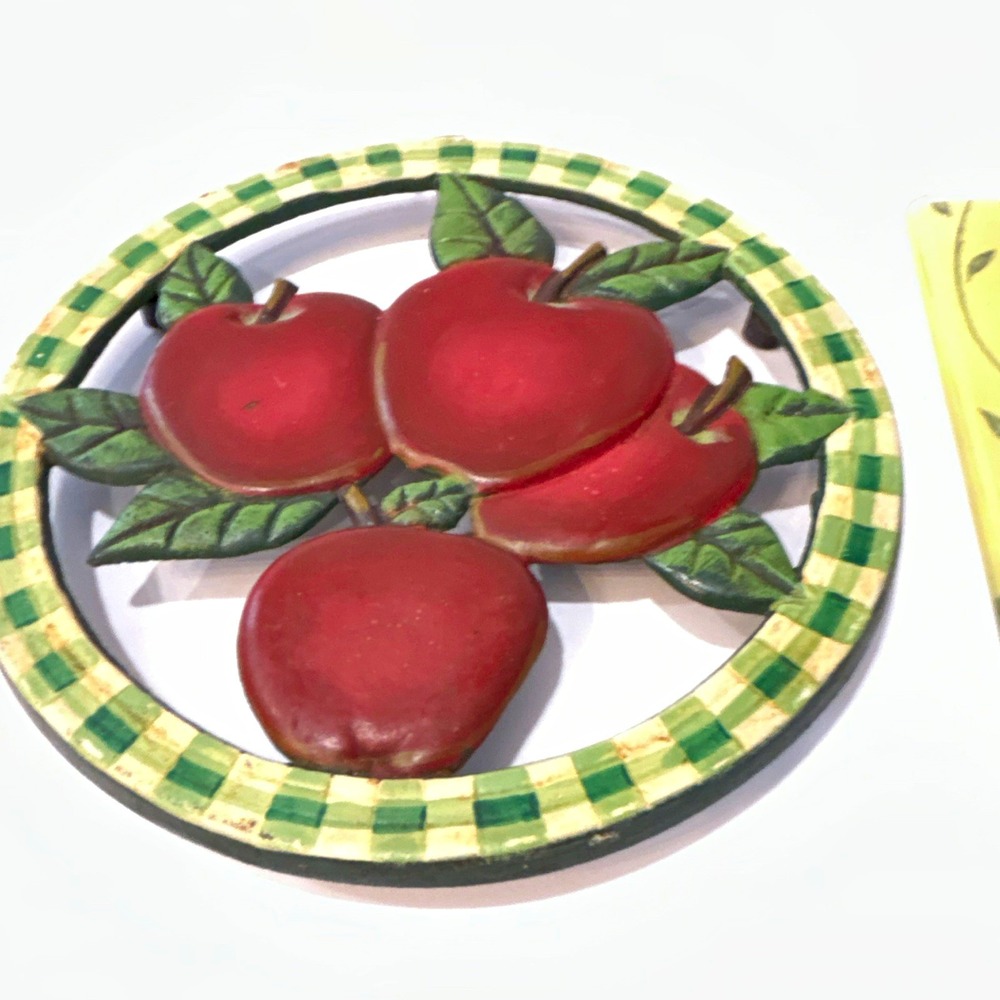 Round Metal Trivet Painted Multicolor Apple Fruit Country Hanging 7 in Dia
